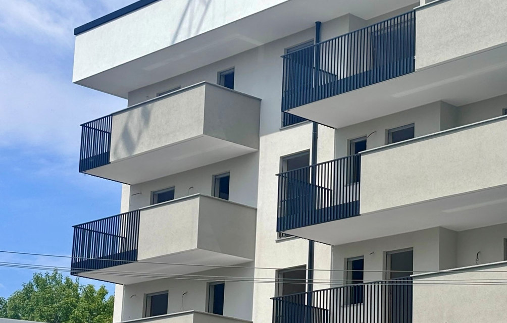 parapetto profili verticali per balconi milano